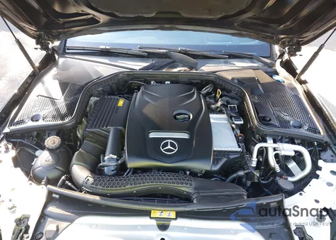 2018 Mercedes-Benz C 300 z USA, uszkodzony, nr VIN WDDWJ4JB0JF750372